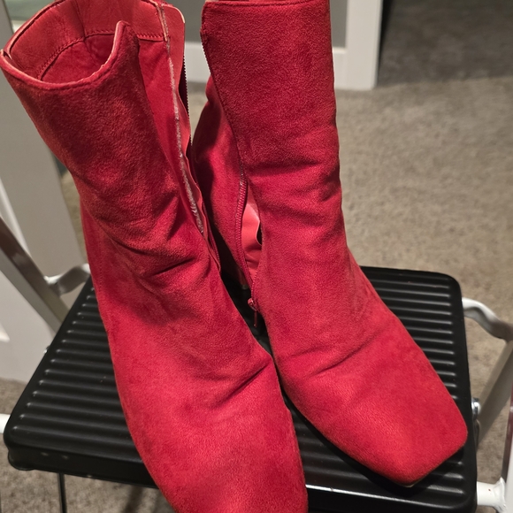 Red Suede Women's Ankle Boots - Picture 1 of 3